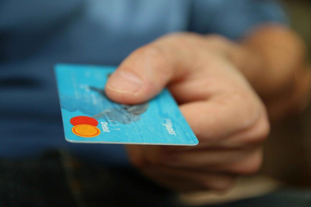 What do consumer services jobs pay​?